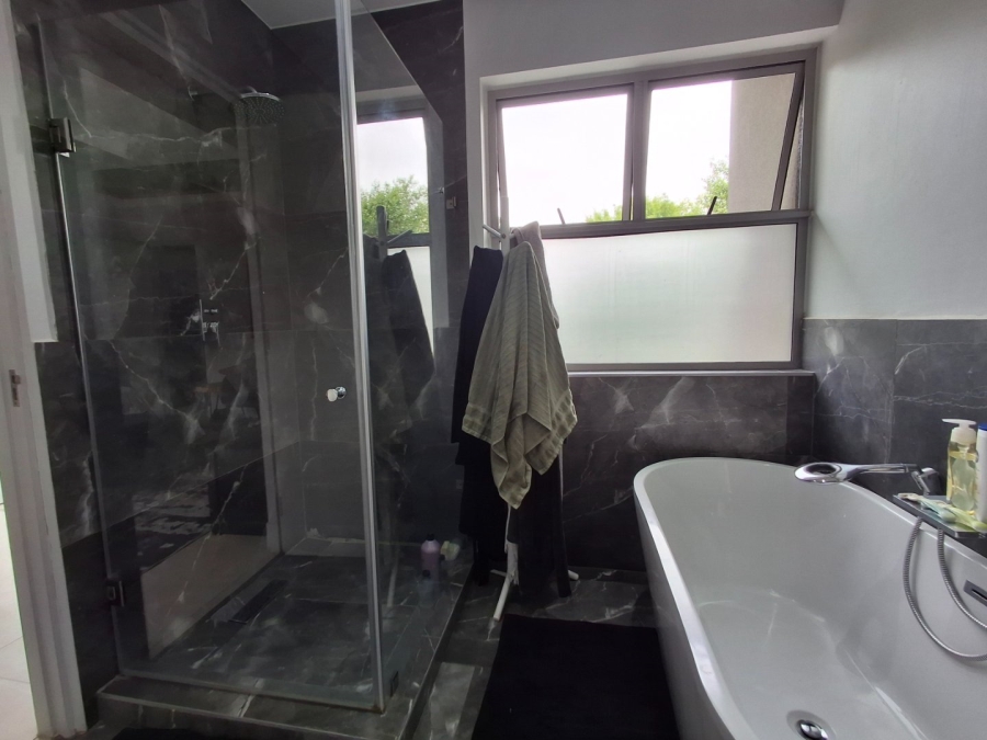To Let 4 Bedroom Property for Rent in Morningside Manor Gauteng