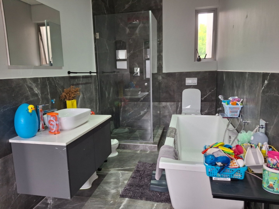 To Let 4 Bedroom Property for Rent in Morningside Manor Gauteng