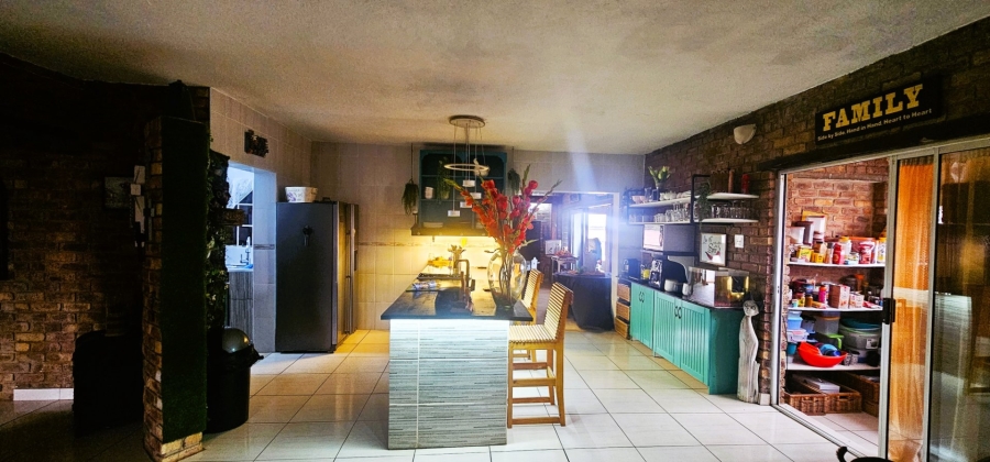 5 Bedroom Property for Sale in Vaal Marina Gauteng