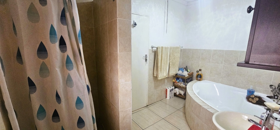 5 Bedroom Property for Sale in Vaal Marina Gauteng