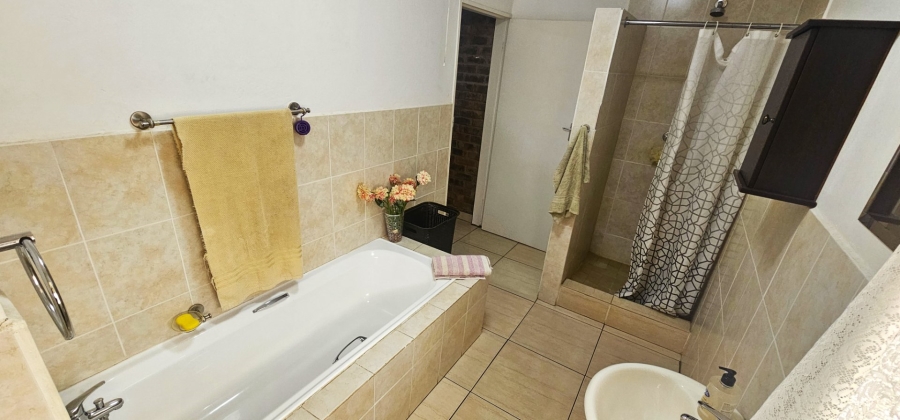 5 Bedroom Property for Sale in Vaal Marina Gauteng