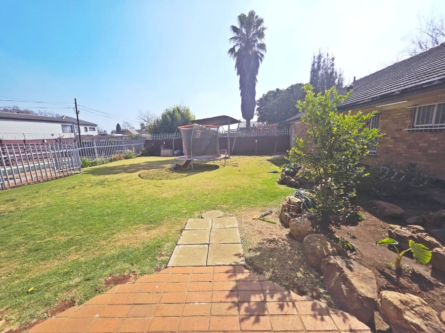 6 Bedroom Property for Sale in Petersfield Gauteng