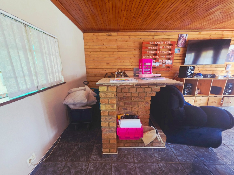 6 Bedroom Property for Sale in Petersfield Gauteng