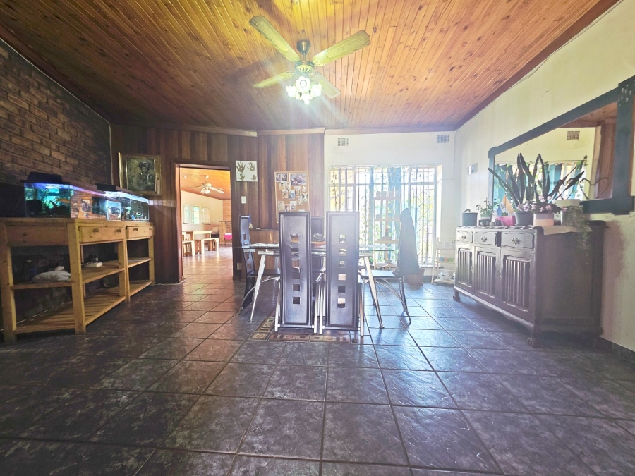 6 Bedroom Property for Sale in Petersfield Gauteng