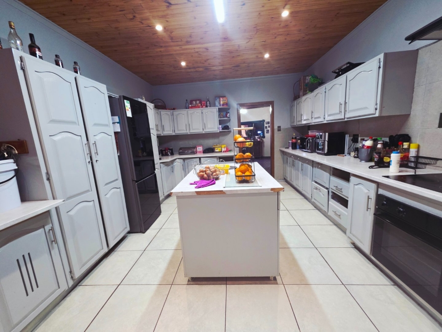 6 Bedroom Property for Sale in Petersfield Gauteng