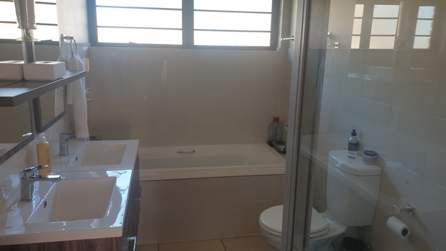 3 Bedroom Property for Sale in Amberfield Gauteng