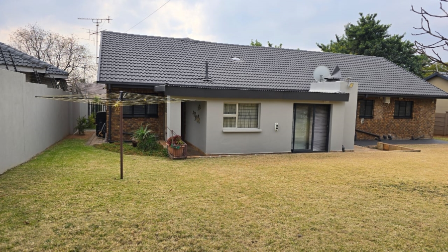 4 Bedroom Property for Sale in Rooihuiskraal Gauteng