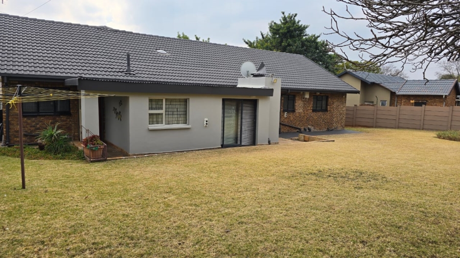 4 Bedroom Property for Sale in Rooihuiskraal Gauteng