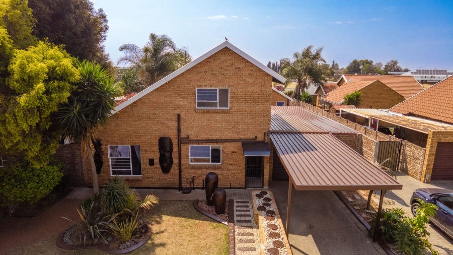 3 Bedroom Property for Sale in Bonaero Park Gauteng