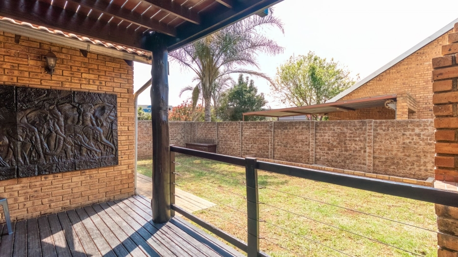 3 Bedroom Property for Sale in Bonaero Park Gauteng