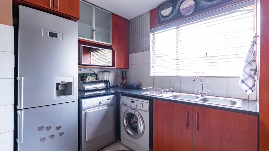 3 Bedroom Property for Sale in Bonaero Park Gauteng