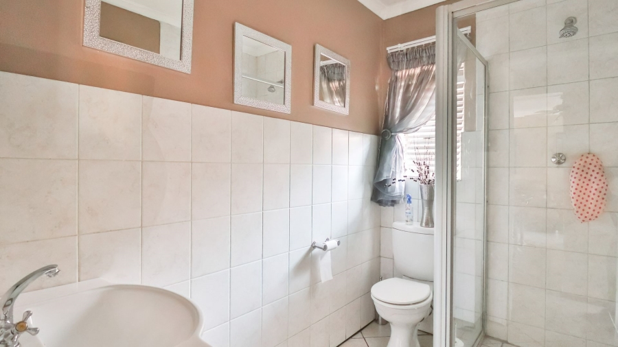 3 Bedroom Property for Sale in Bonaero Park Gauteng