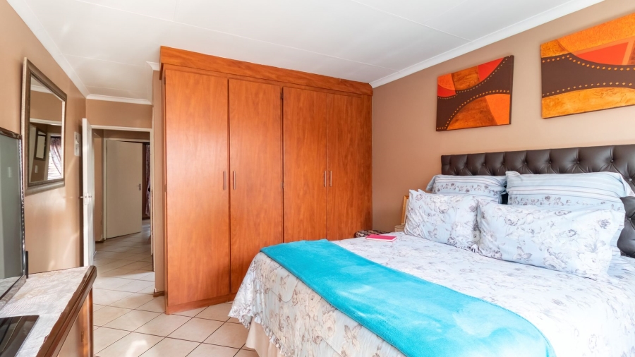 3 Bedroom Property for Sale in Bonaero Park Gauteng