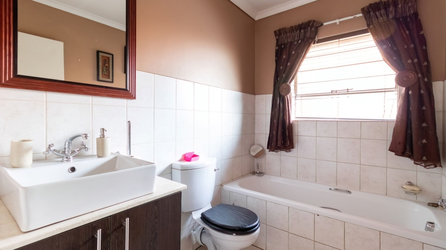 3 Bedroom Property for Sale in Bonaero Park Gauteng