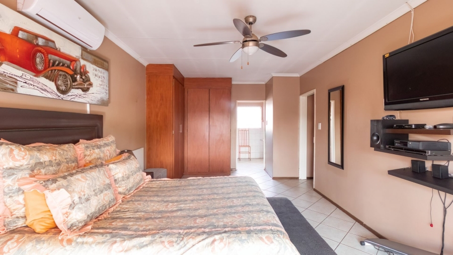 3 Bedroom Property for Sale in Bonaero Park Gauteng