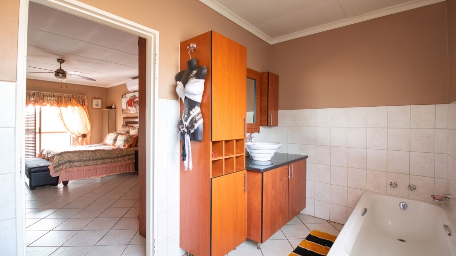 3 Bedroom Property for Sale in Bonaero Park Gauteng