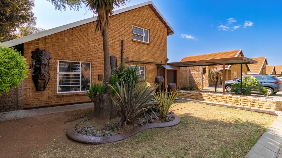 3 Bedroom Property for Sale in Bonaero Park Gauteng