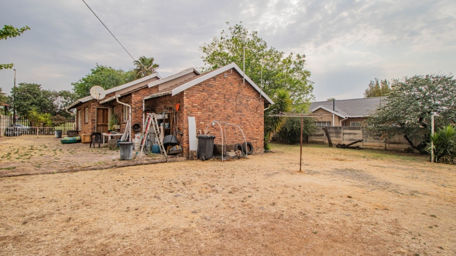 2 Bedroom Property for Sale in Bonaero Park Gauteng