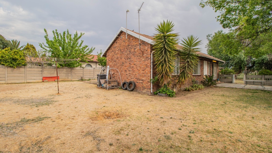 2 Bedroom Property for Sale in Bonaero Park Gauteng