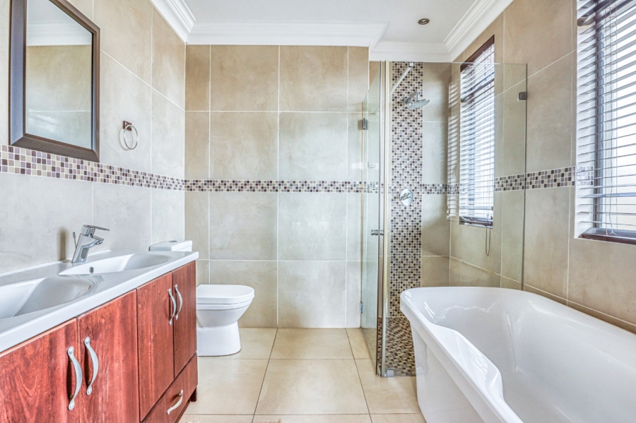 5 Bedroom Property for Sale in Vaal Marina Gauteng