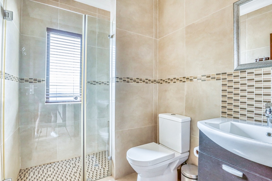 5 Bedroom Property for Sale in Vaal Marina Gauteng