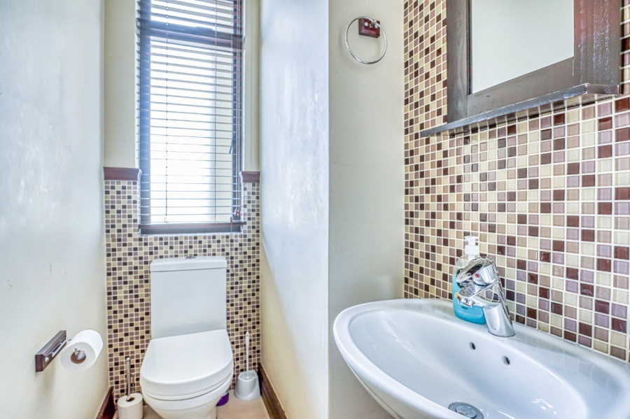 5 Bedroom Property for Sale in Vaal Marina Gauteng