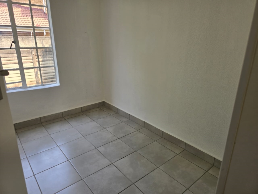 To Let 3 Bedroom Property for Rent in Beyers Park Gauteng