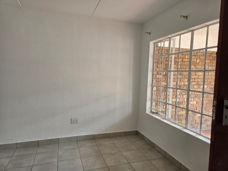 To Let 3 Bedroom Property for Rent in Beyers Park Gauteng