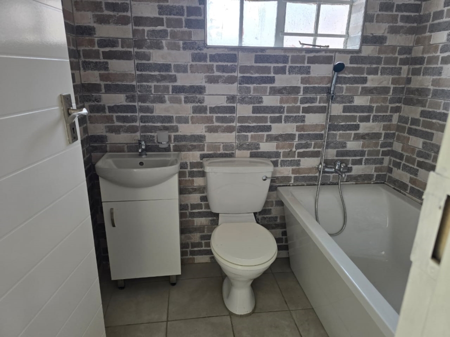 To Let 3 Bedroom Property for Rent in Beyers Park Gauteng