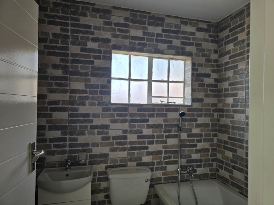To Let 3 Bedroom Property for Rent in Beyers Park Gauteng