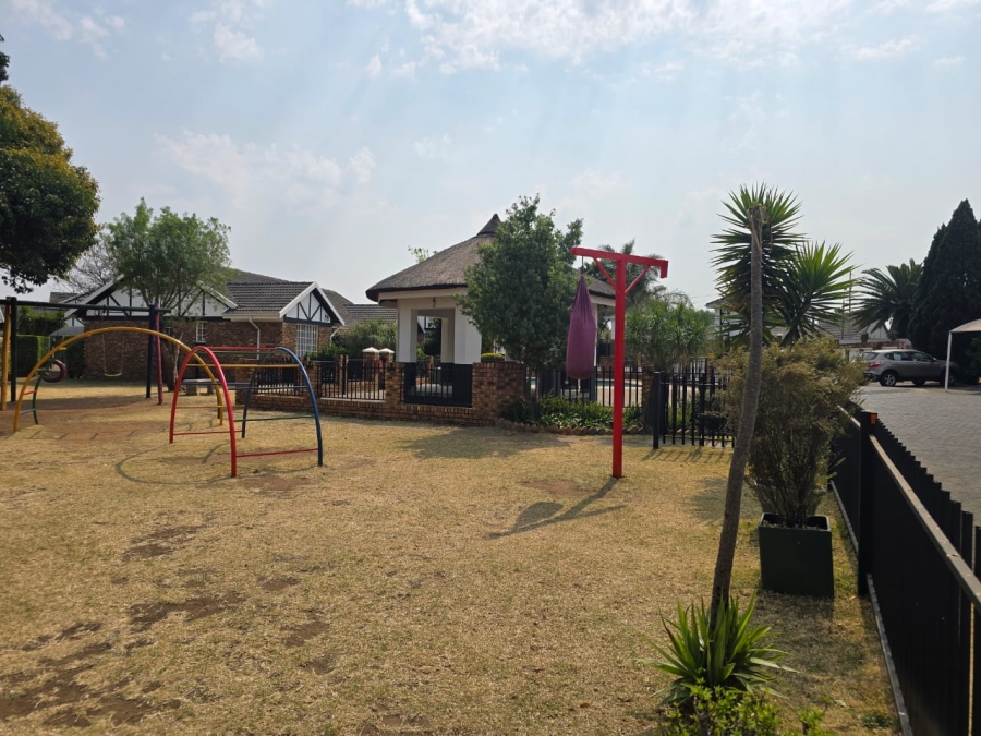 To Let 3 Bedroom Property for Rent in Beyers Park Gauteng