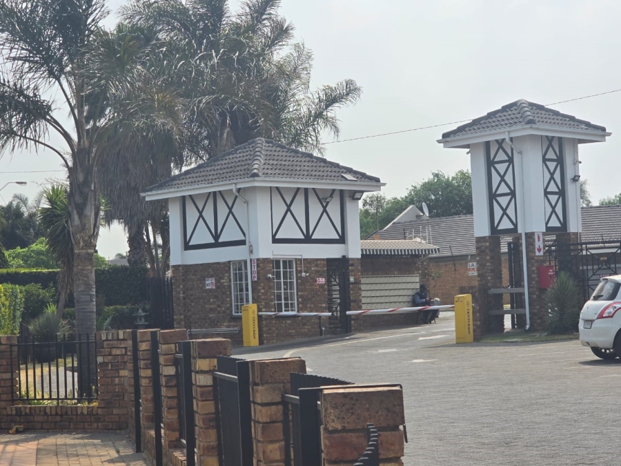 To Let 3 Bedroom Property for Rent in Beyers Park Gauteng
