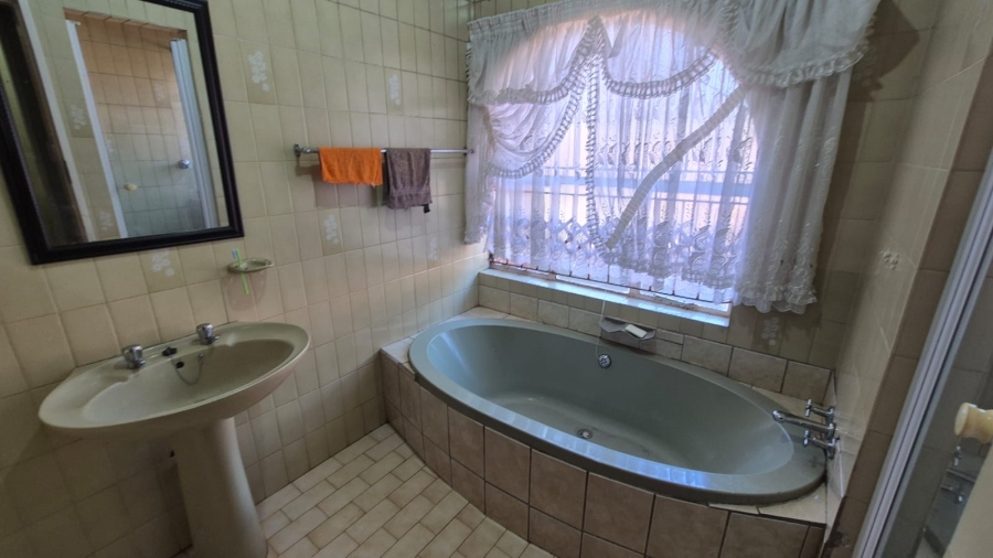 4 Bedroom Property for Sale in The Orchards Gauteng