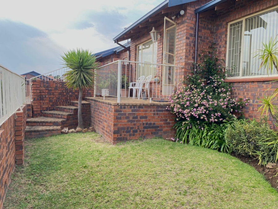 3 Bedroom Property for Sale in Wilro Park Gauteng