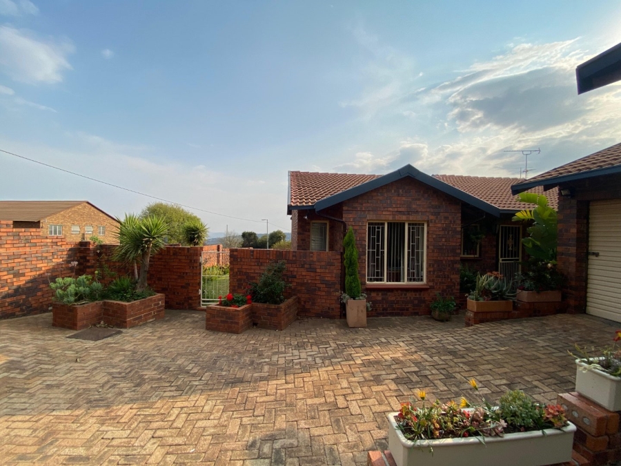 3 Bedroom Property for Sale in Wilro Park Gauteng