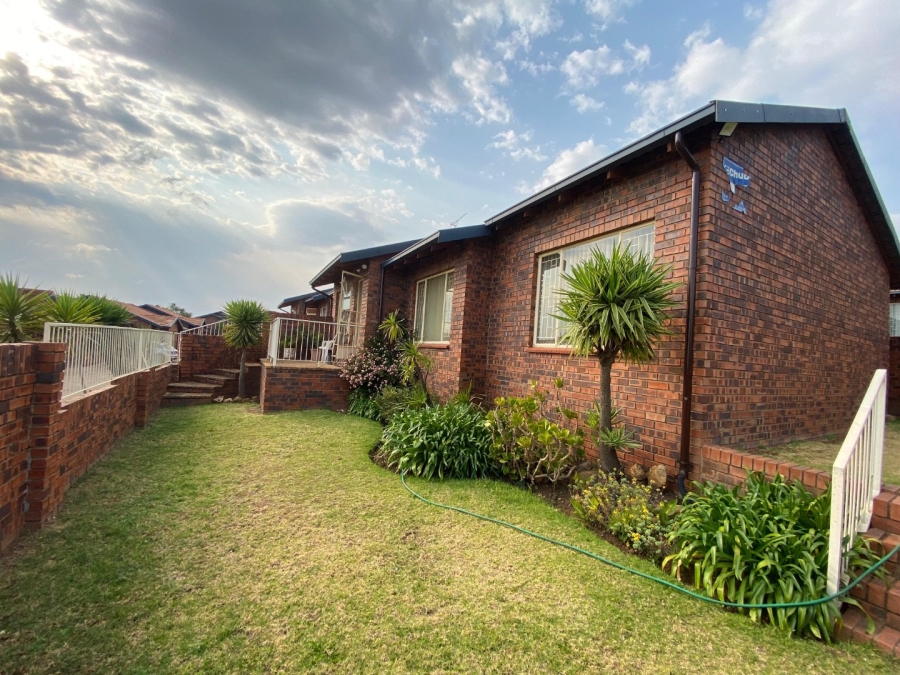 3 Bedroom Property for Sale in Wilro Park Gauteng