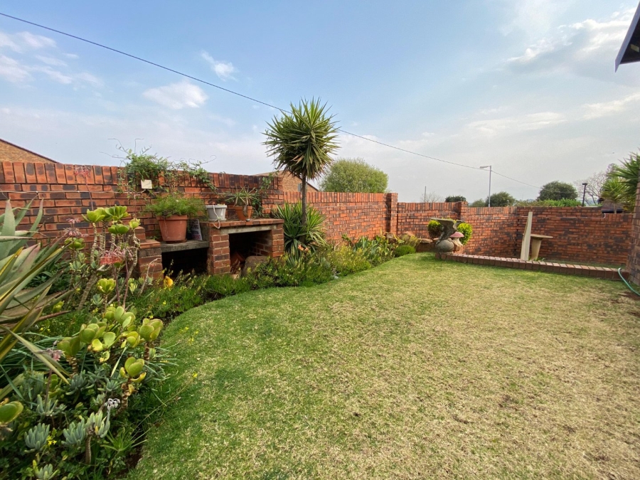 3 Bedroom Property for Sale in Wilro Park Gauteng
