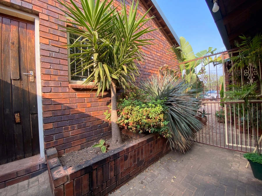 3 Bedroom Property for Sale in Wilro Park Gauteng