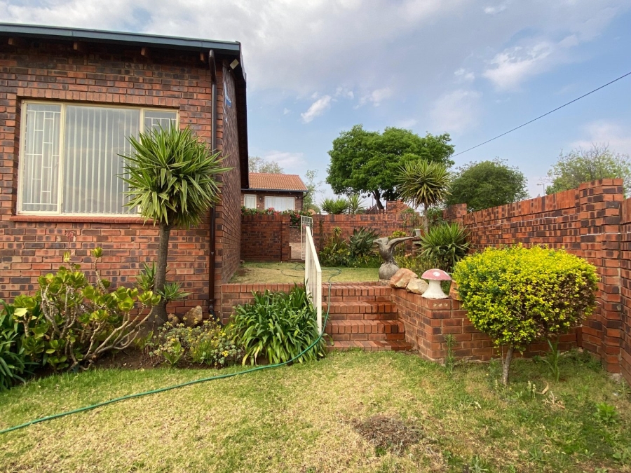 3 Bedroom Property for Sale in Wilro Park Gauteng