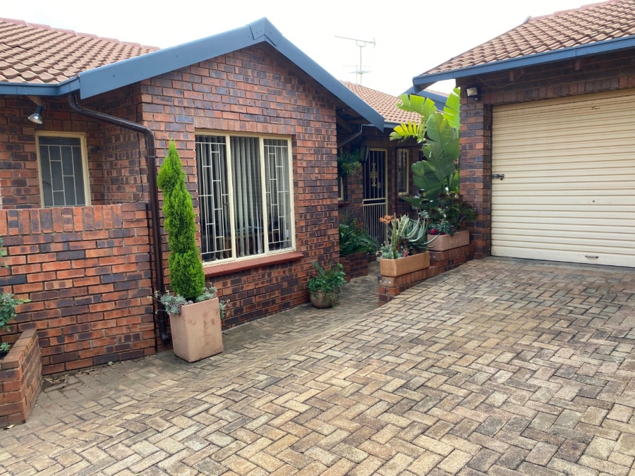 3 Bedroom Property for Sale in Wilro Park Gauteng