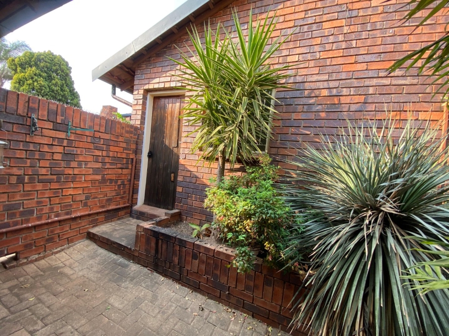 3 Bedroom Property for Sale in Wilro Park Gauteng