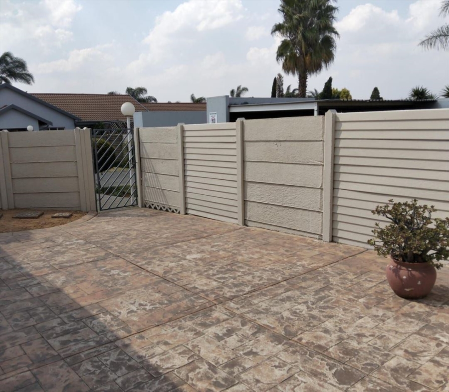 3 Bedroom Property for Sale in Glen Marais Gauteng