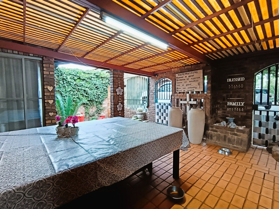 3 Bedroom Property for Sale in Eldoraigne Gauteng