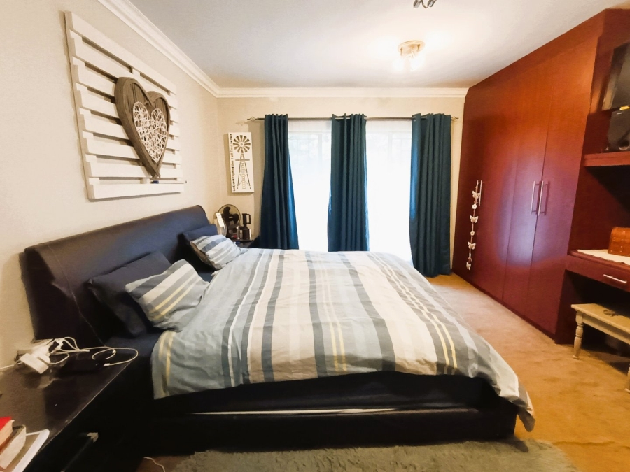 3 Bedroom Property for Sale in Eldoraigne Gauteng