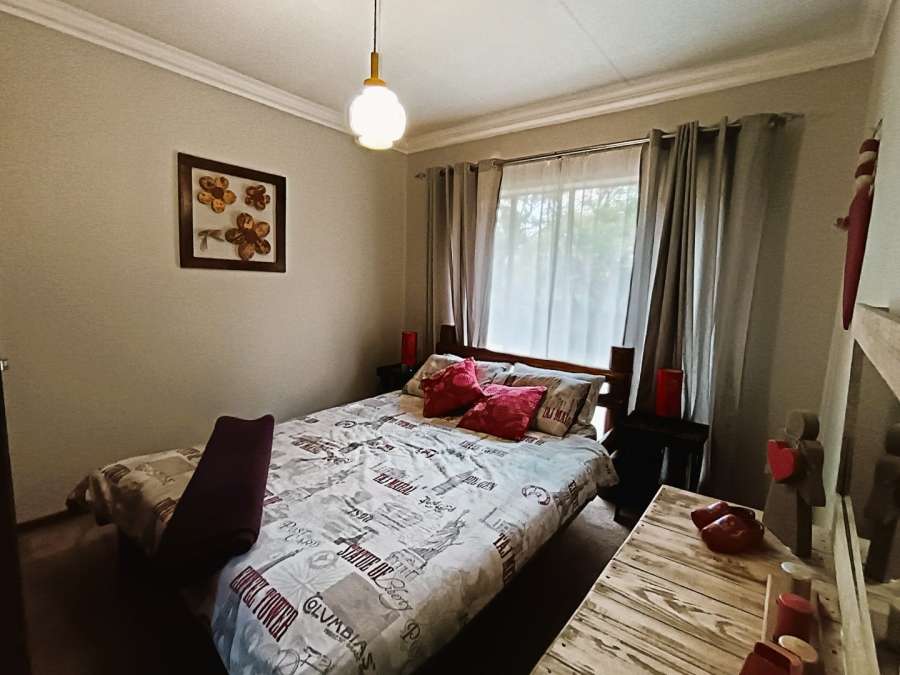 3 Bedroom Property for Sale in Eldoraigne Gauteng