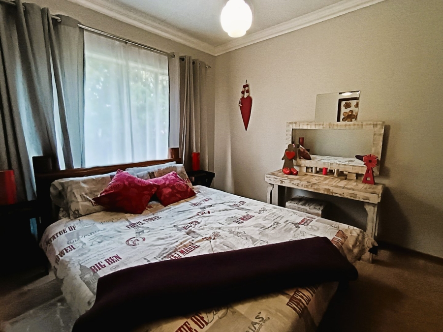 3 Bedroom Property for Sale in Eldoraigne Gauteng