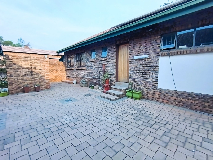 3 Bedroom Property for Sale in Eldoraigne Gauteng
