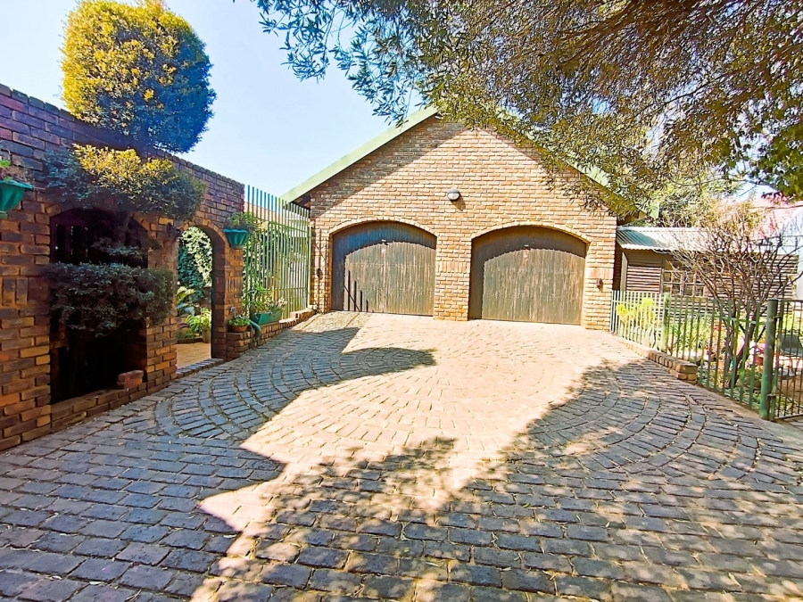 3 Bedroom Property for Sale in Eldoraigne Gauteng