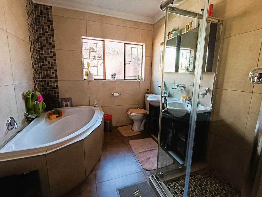 To Let 3 Bedroom Property for Rent in Eldoraigne Gauteng