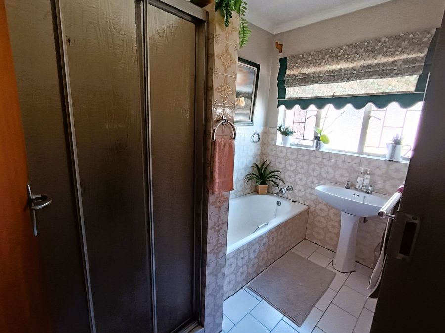 To Let 3 Bedroom Property for Rent in Eldoraigne Gauteng